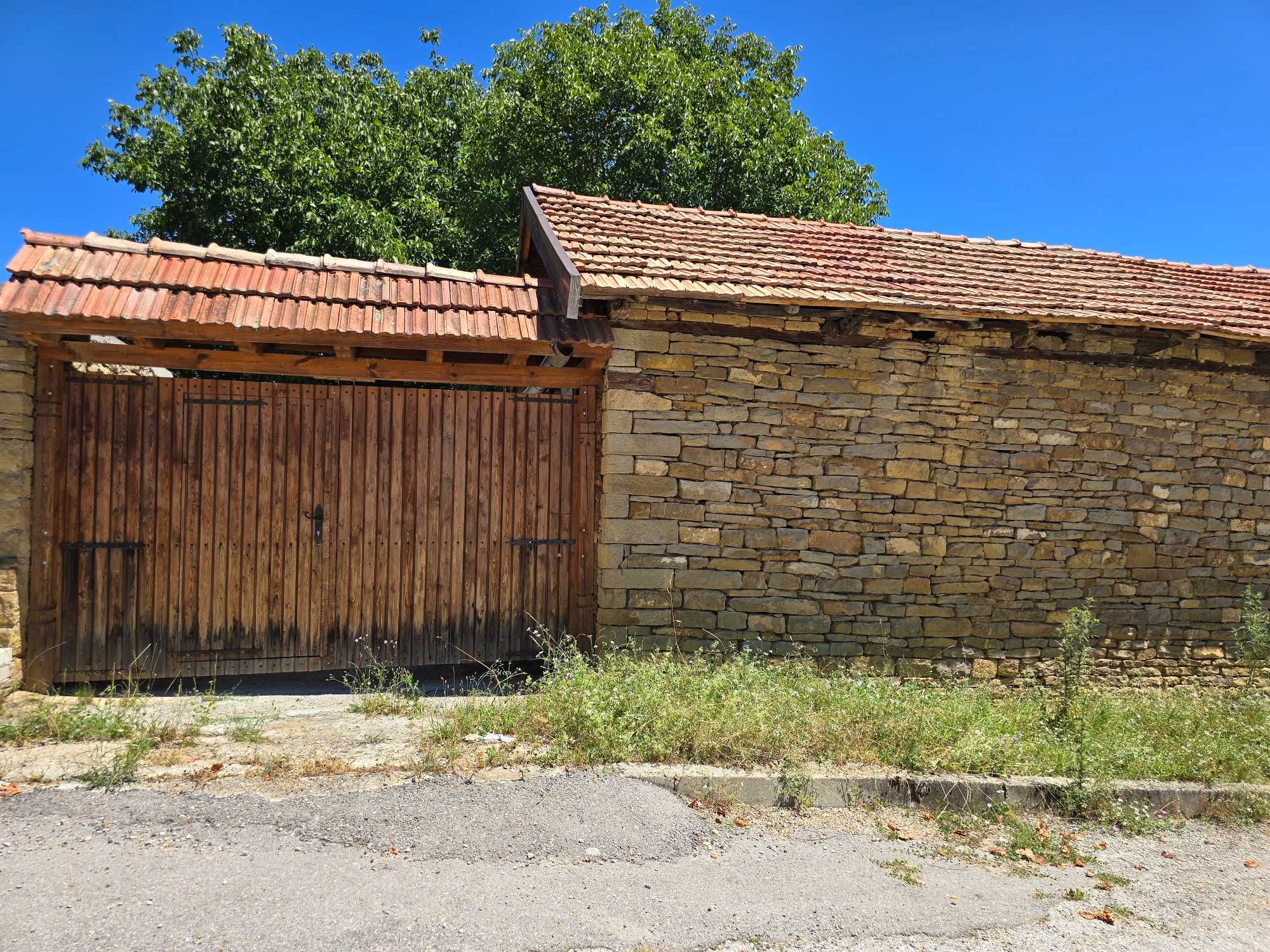 Реновирана къща  с гледка   в с. Гостилица / област Габрово