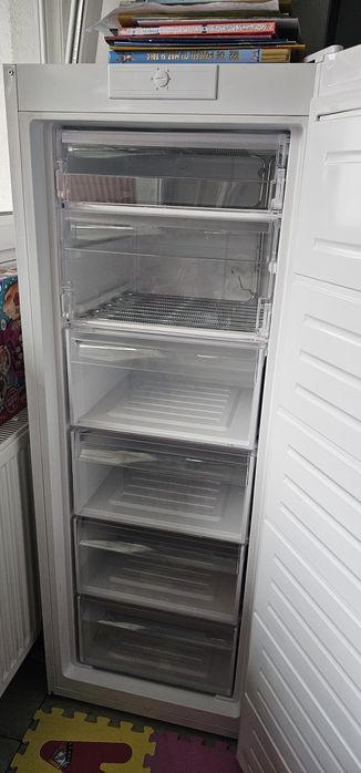 Congelator Starlight 6 sertare NOU