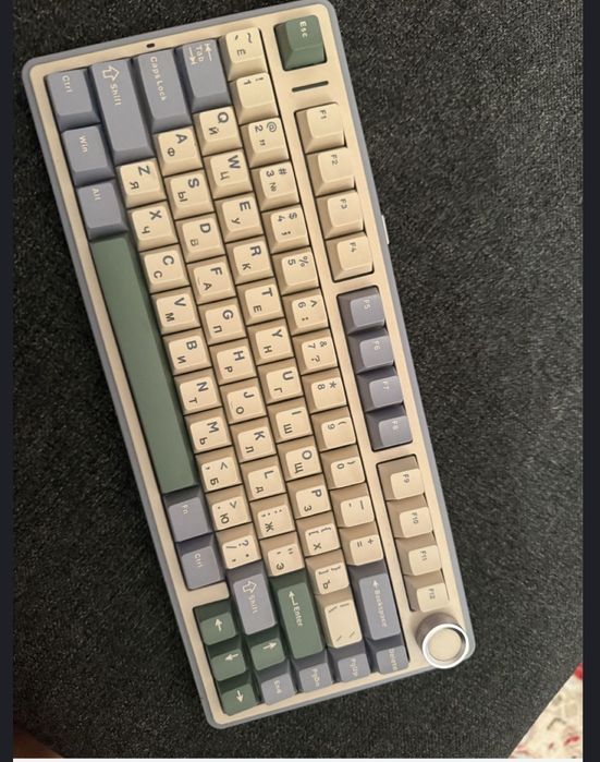 Срочно продаю aula f75
