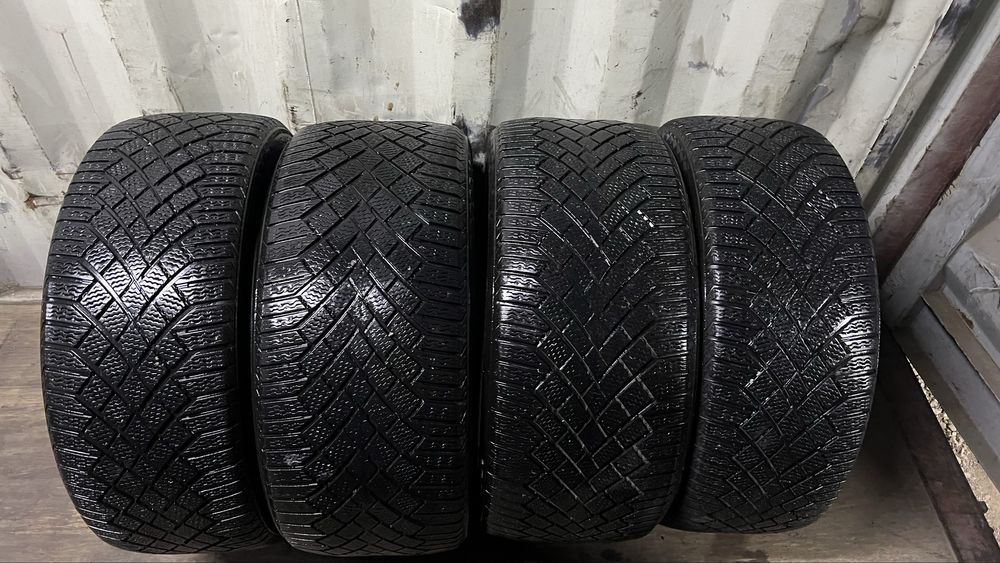 Продаётся комплект зимних шин Conti VikingContact 7 R20(разноразмерка)