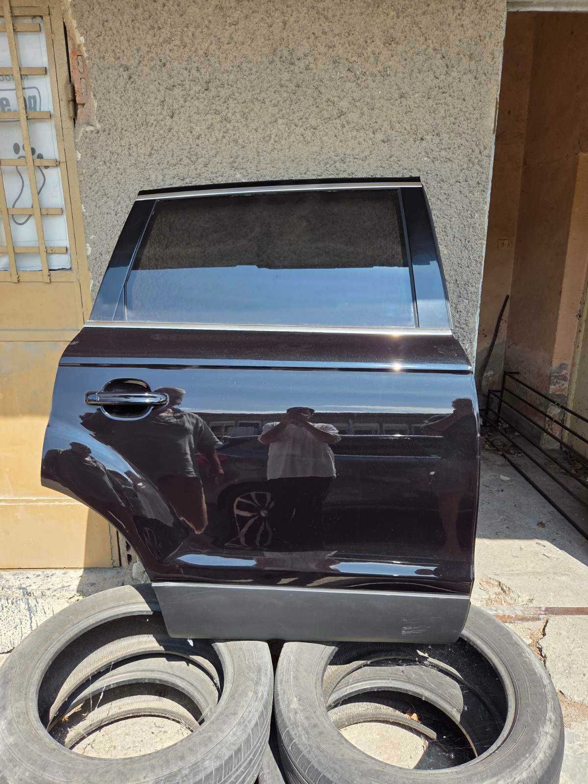 Продавам задна дясна оборудвана врата за AUDI Q7