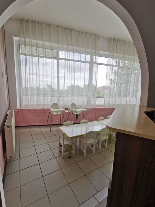 Închiriez clădire cu 3 niveluri (D+P+E), Zona Belvedere, curte și parc