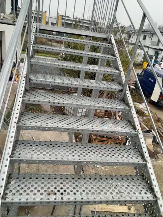 Scări metalice galvanizate la orice demisiune asiguram transport ori u