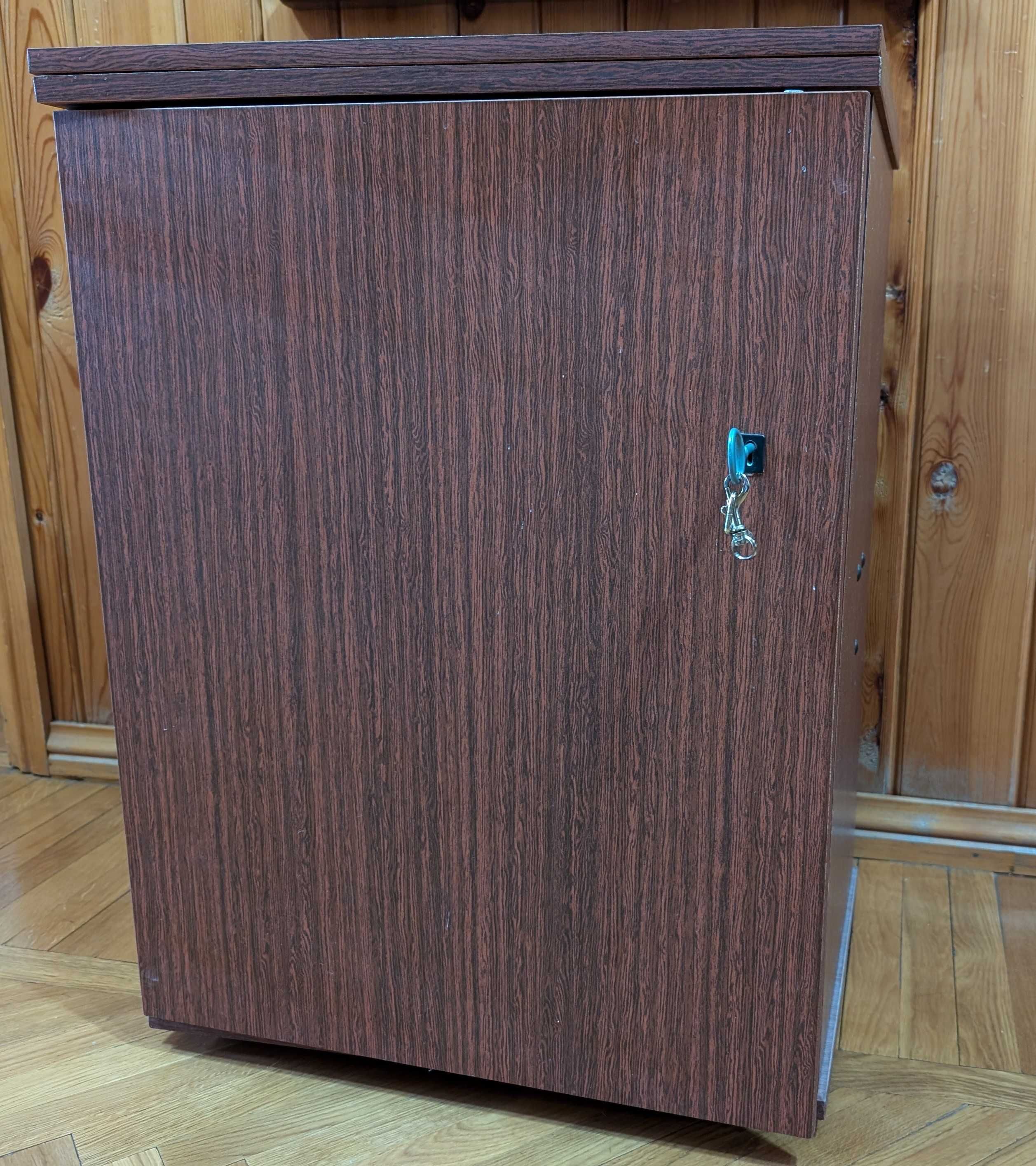 Продам новую швейную машинку Чайка 143-22-1