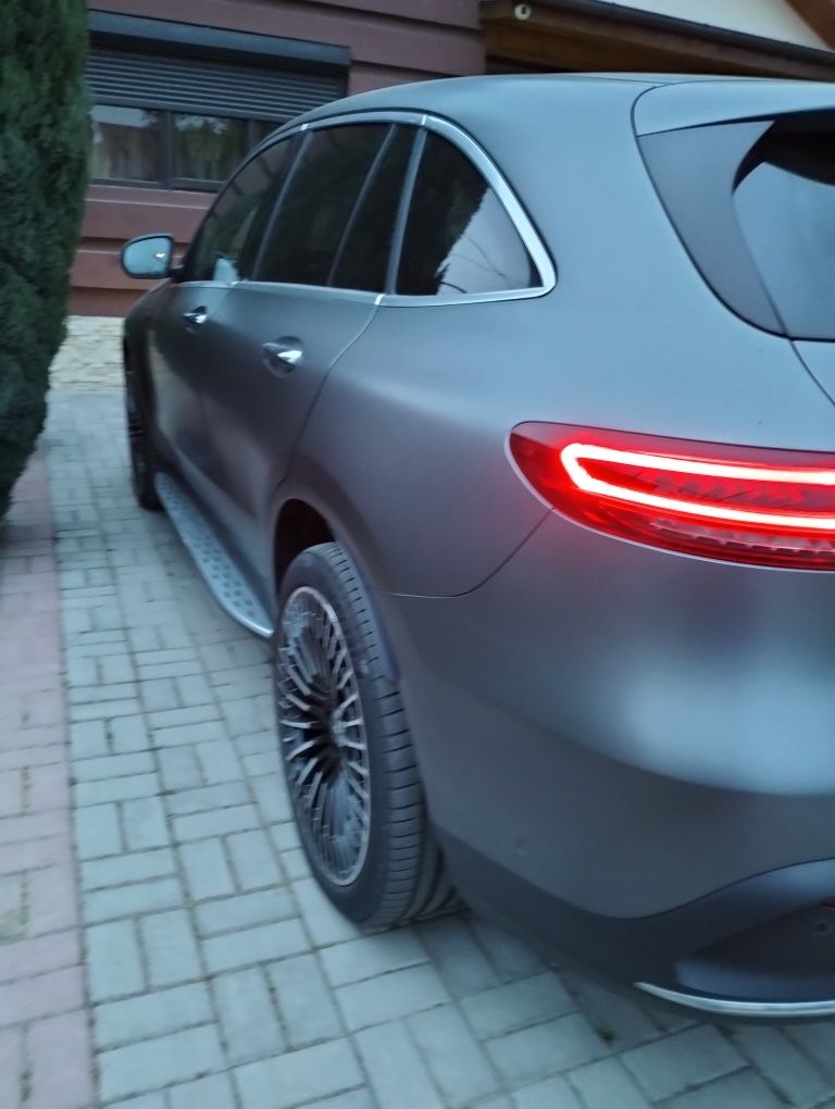 Mercedes Benz EQC 400 4Matic AMG Line.   - vand sau schimb