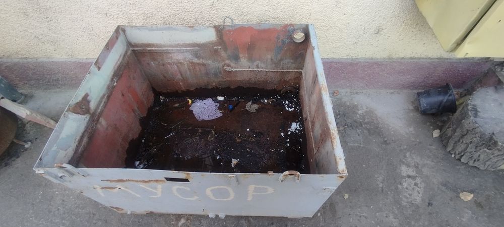 Temir idish 140/120 balandligi 75 sm  oyogʻi bor qattiq temirdan ic