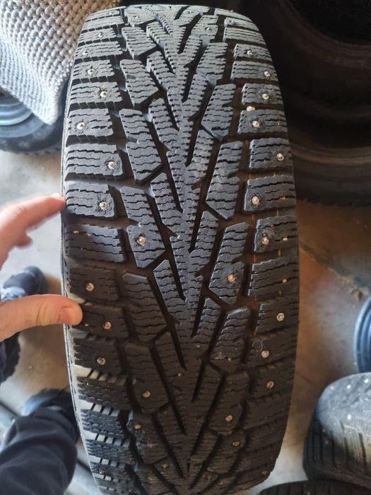Резина зимняя на 16, практически новая.