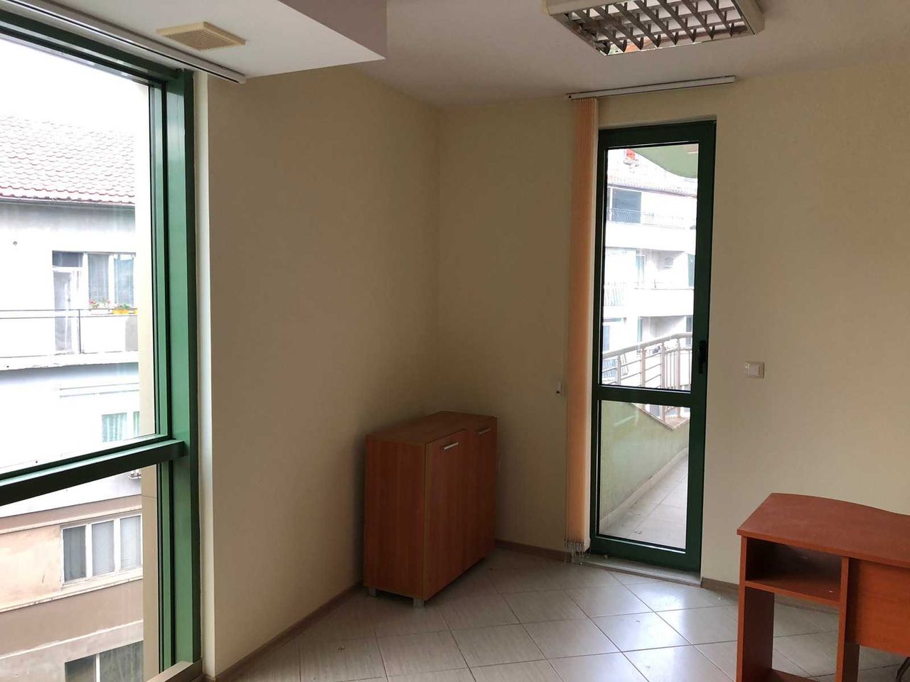 Продава се Офис в Варна, Център - 70 кв.м за 1715 €/кв.м - Снимка #3