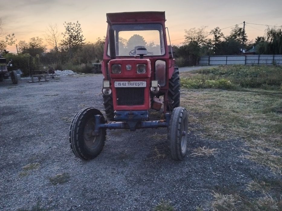 Vând tractor u650 cu plug