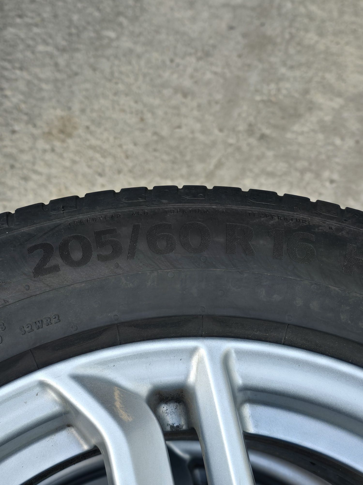 2 Броя 205/60/16 Continental 6,2mm 22dot