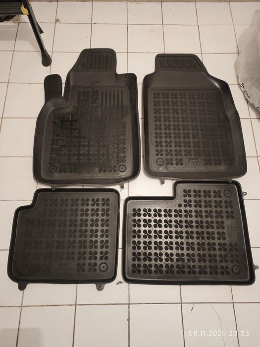 Фиат 500 хибрид гумени стелки 4бр. и стелка за багажник