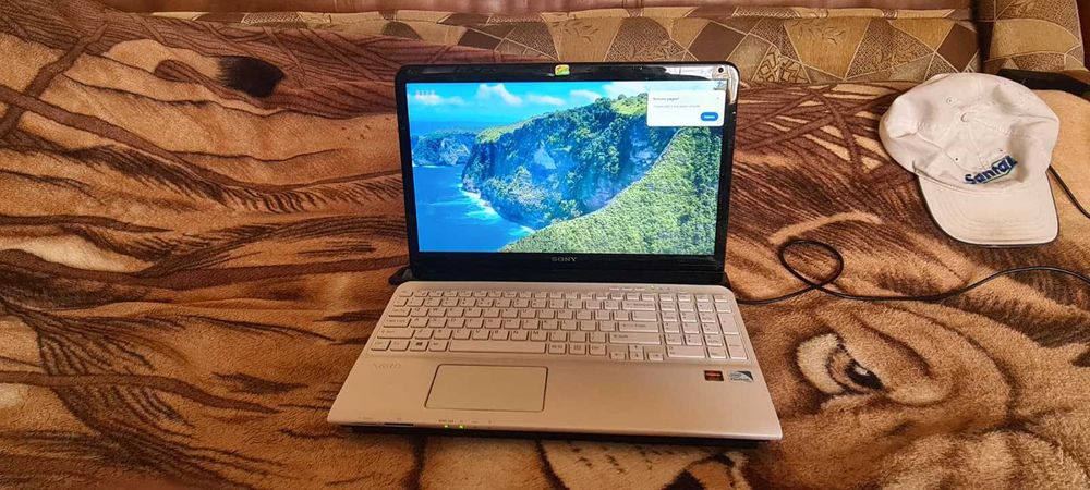 Laptop SONY Vaio cu procesor Intel B980,8 Gb RAM si HDD de 500 Gb