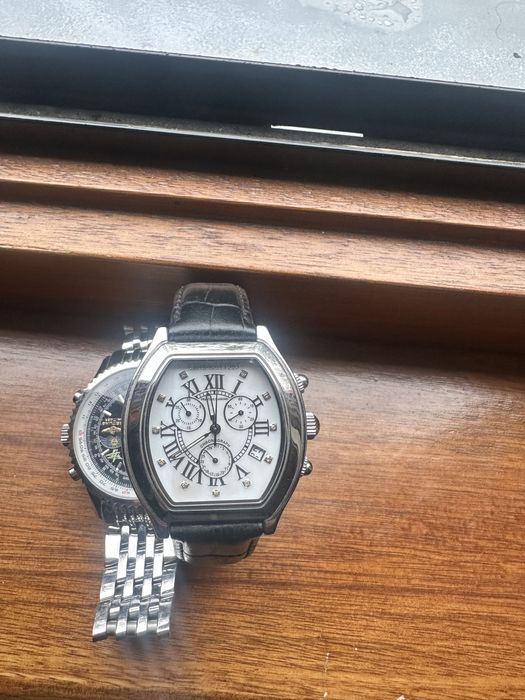 Два брая часовници