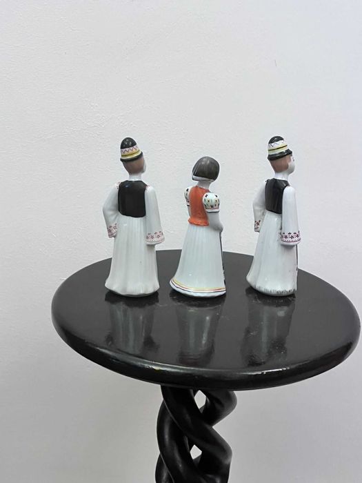 Set 3 bibelouri vechi portelan pictat manual semnate hollohaza bibelou