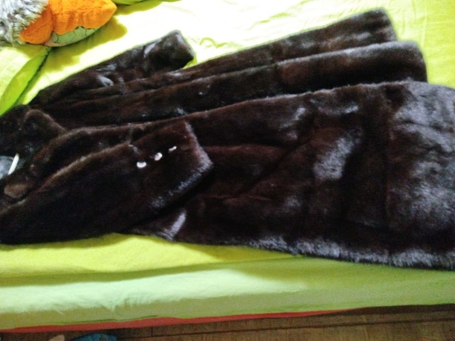 Vând haina de blană naturală
