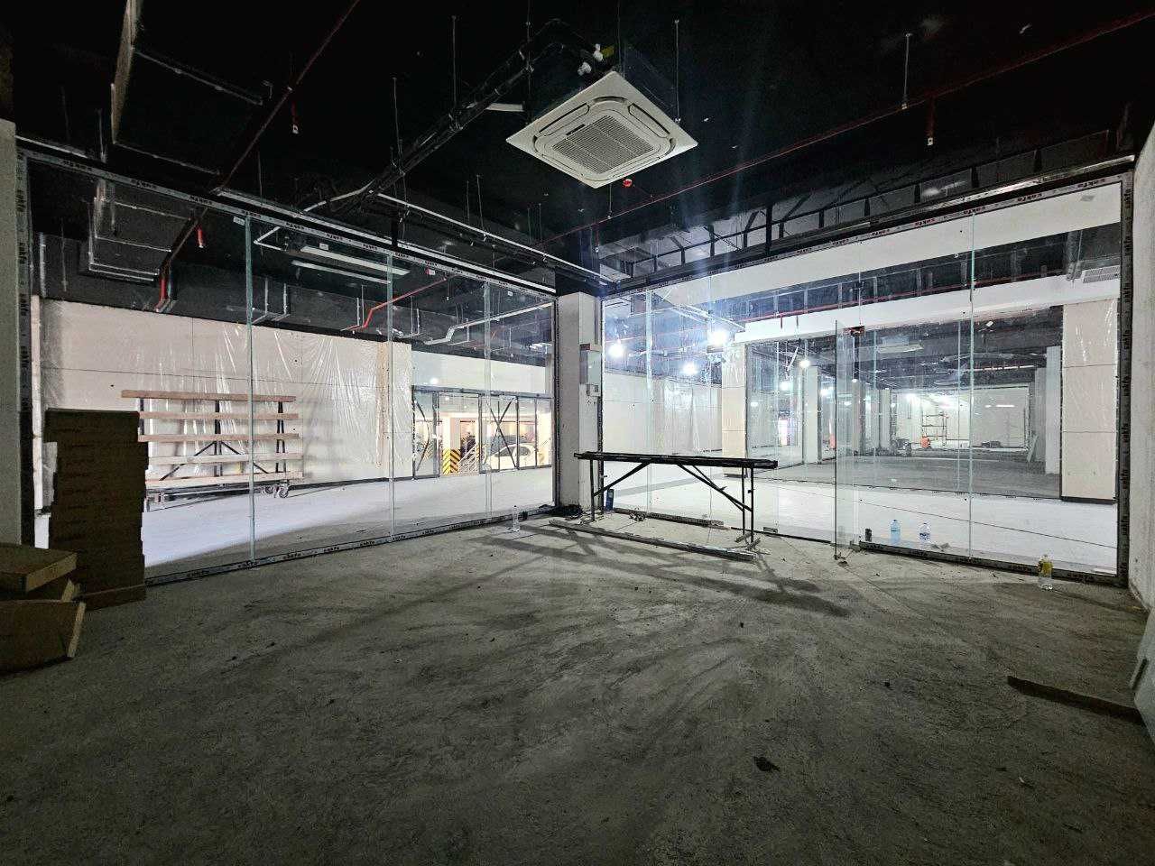 Продам в Scopus Mall магазин с кадастром