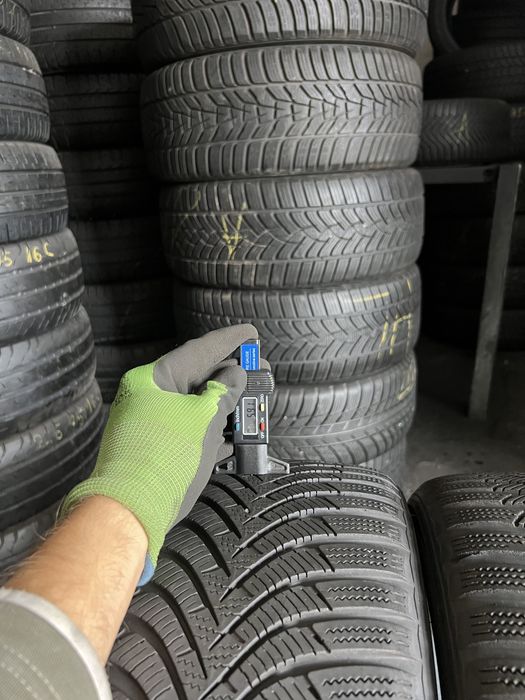 2 anvelope de iarna 225/45/17 Hankook!