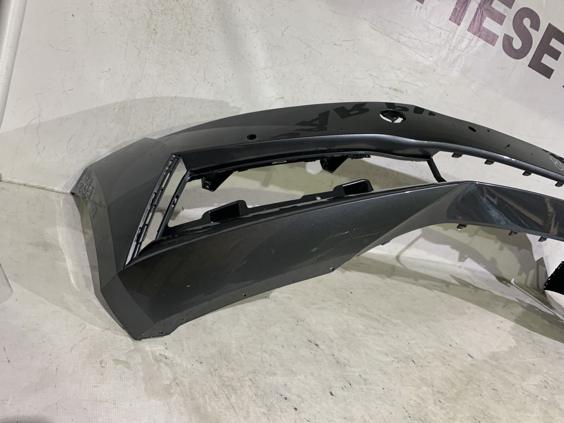 Bara fata Skoda Superb 3, facelift, 2019, 2020, 2021, 2022, 2023, cod origine OE 3V0807221M, cu gauri pentru spalatori faruri si senzori de parcare (4).