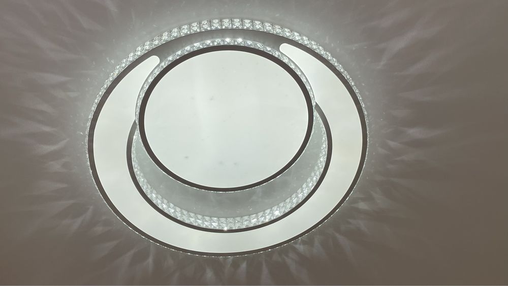 Люстра светодиодная  диаметр 90 см