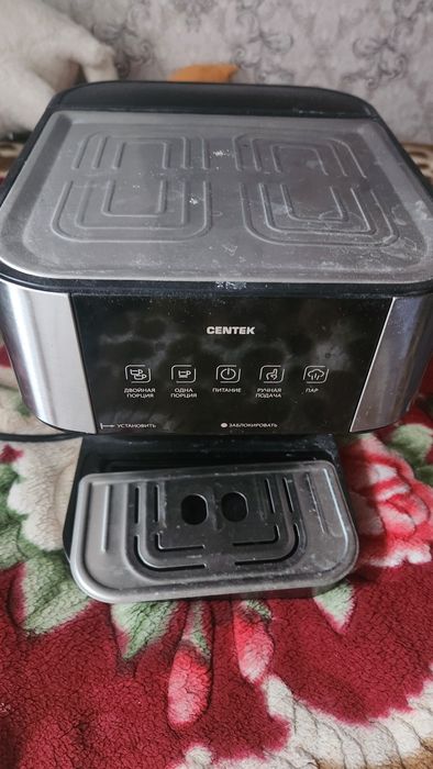 Продаю кофемашинку ,работает отлично, готовит вкусный кофе, л