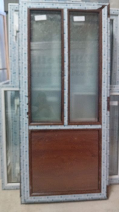 Vând ușa Termopan și geamuri