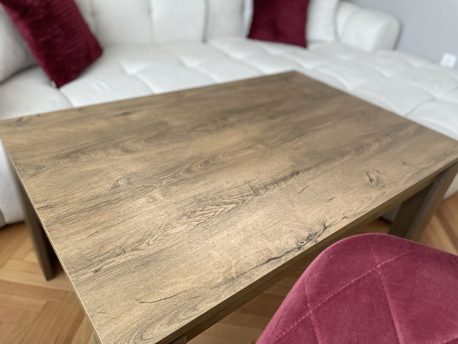 Дървена холна маса