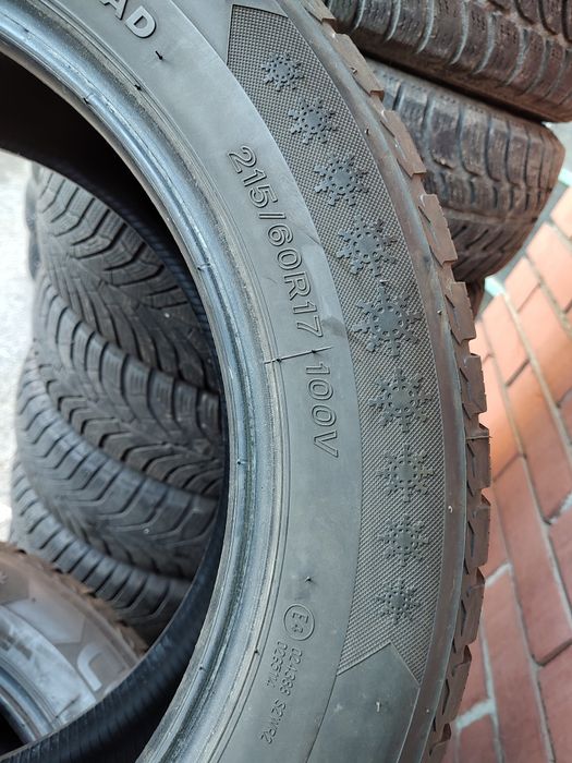 Продавам 2 зимни гуми 215/60/17 Lassa