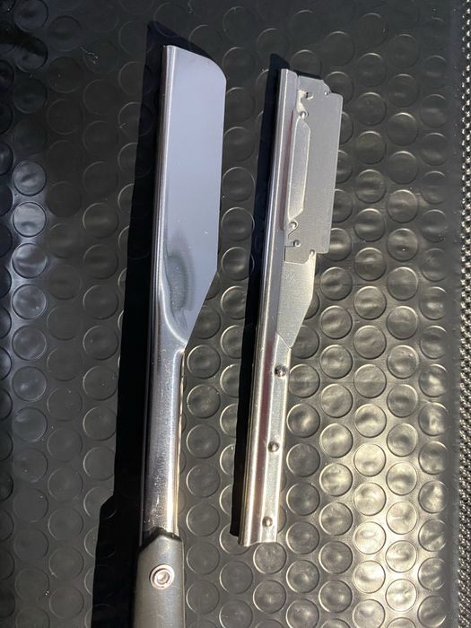 Vand Brici/briceag pentru conturul parului facial