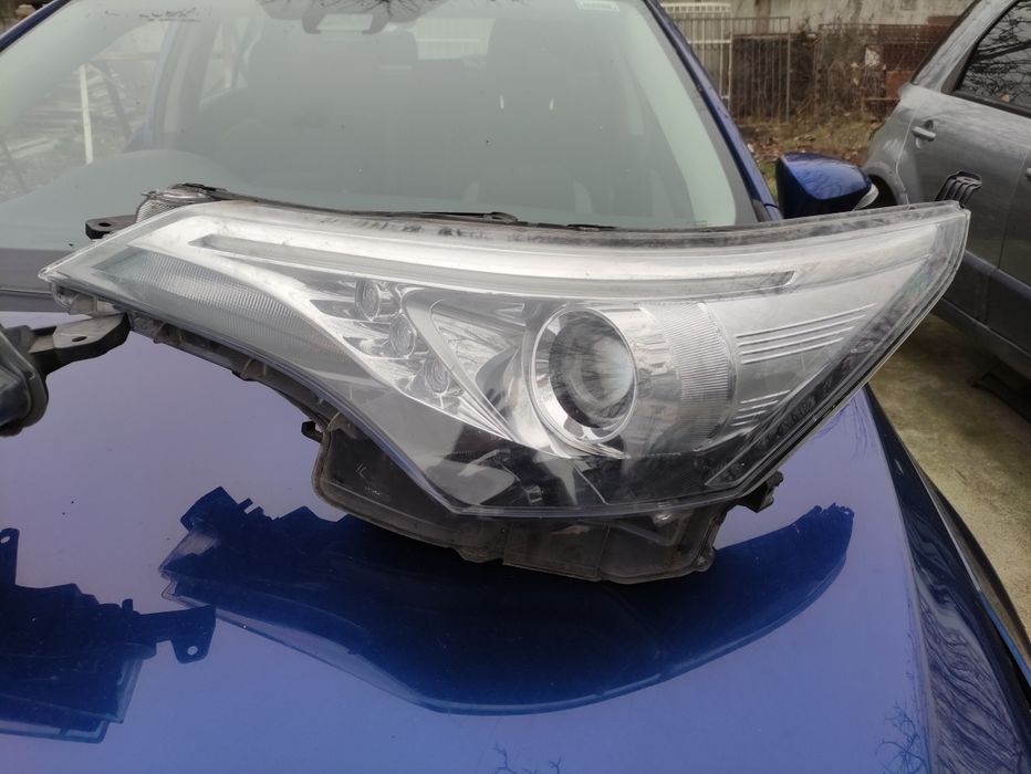 Фарове за Toyota Avensis T27
