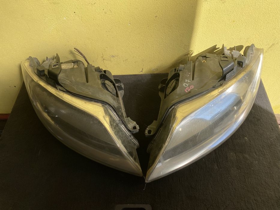 Faruri Xenon St/Dr Audi Q7 An 2007 Pret 1300 lei buc