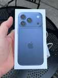 Продавам нов iPhone 17 Pro