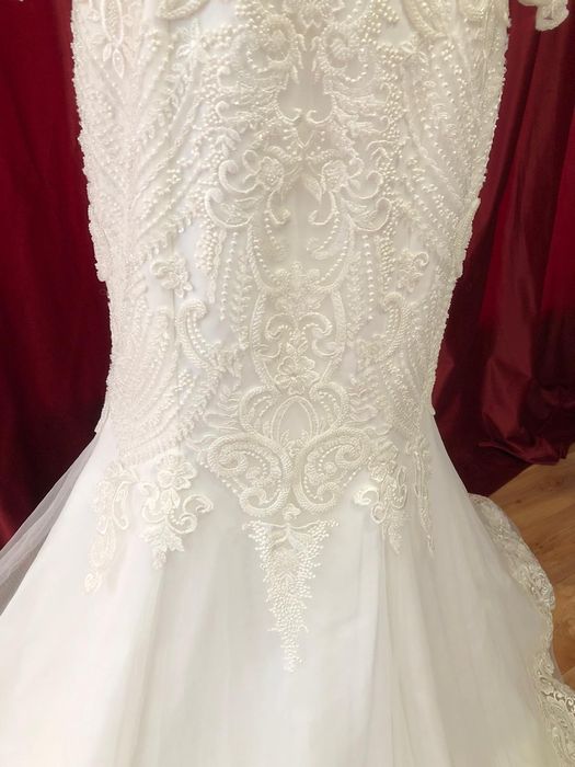 Vând urgent rochie NOUĂ de mireasa!