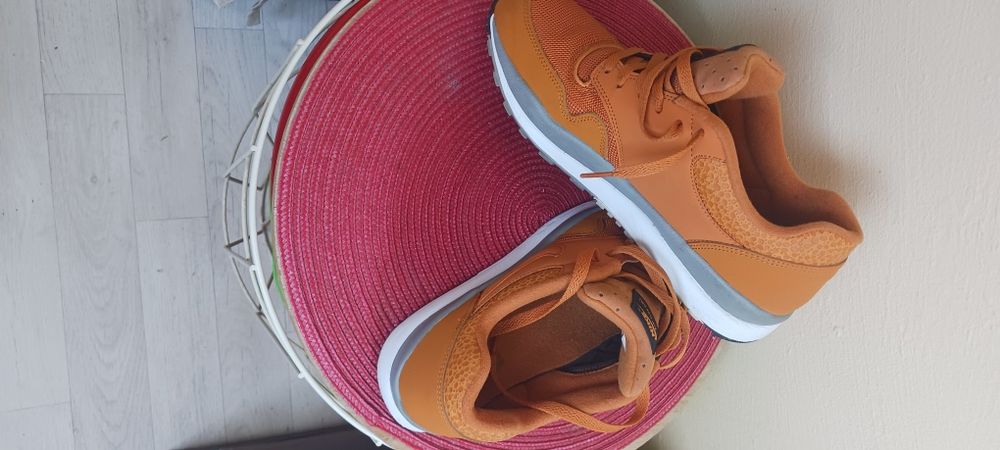 Nike AIR SAFARI nr 41.42 in cutie adidas new balance under armour puma