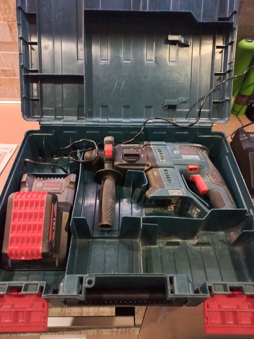 Перфоратор BOSCH GBH 180 LI  със зарядно и винаги батерия