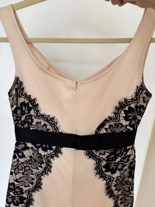 Елегантна дамска рокля с дантела