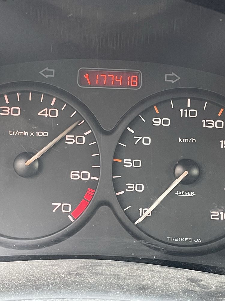 Peugeot 206 1.4 бензин