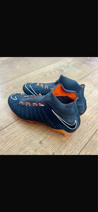 Ghete de fotbal Nike,iarbă.