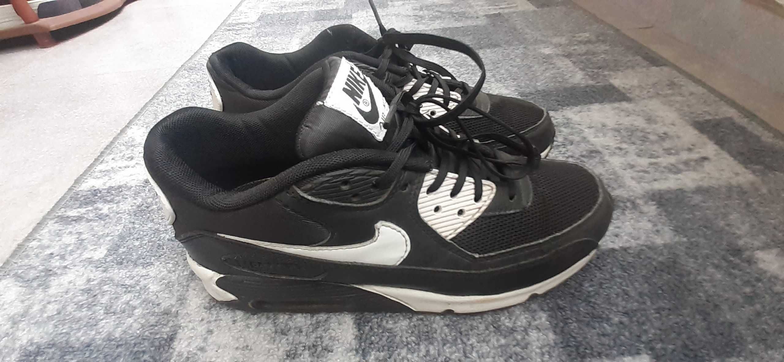 Маратонки Nike 40р
