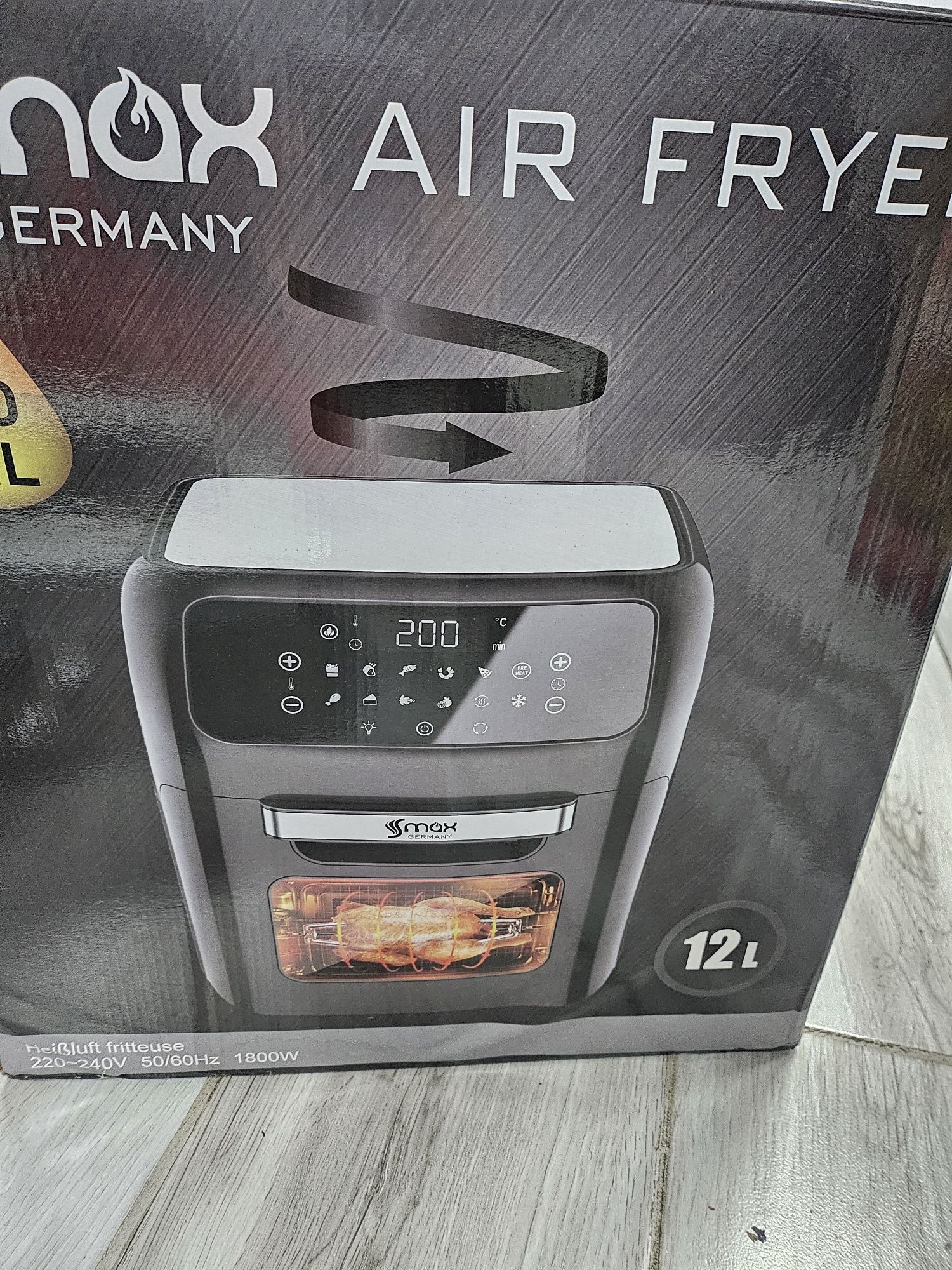 Фурна с горещ въздух/air fryer/ с обем 12 литра.
