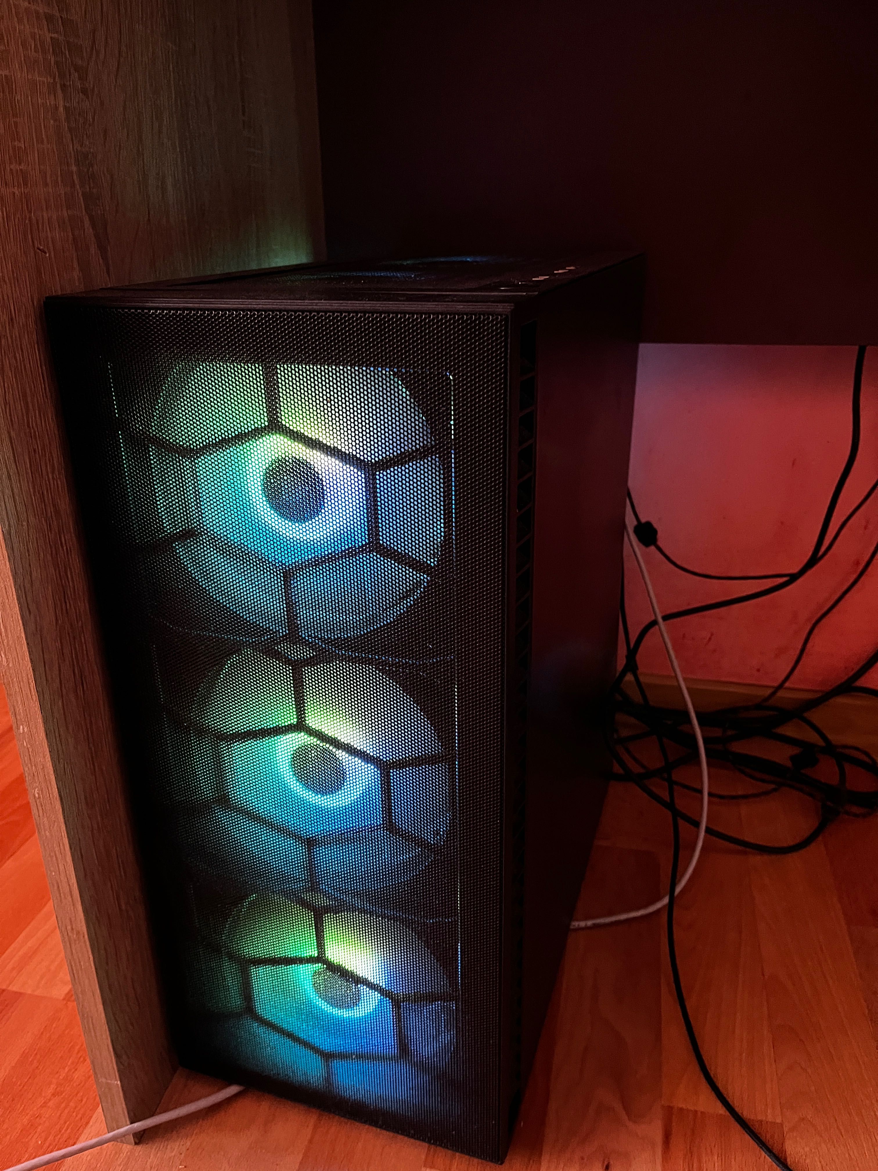 RTX 3060 ; Intel 5-12400F ; 16GB RAM