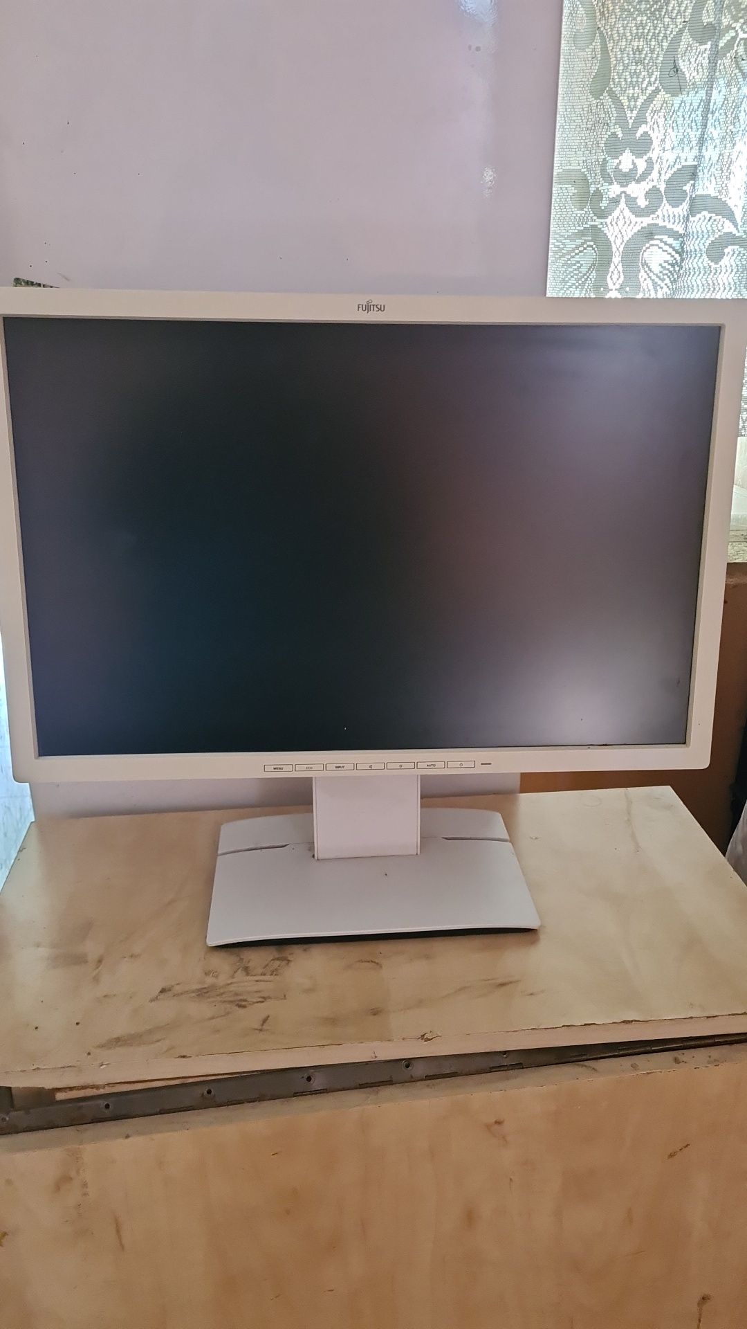 Monitor fujitsu 24 inci