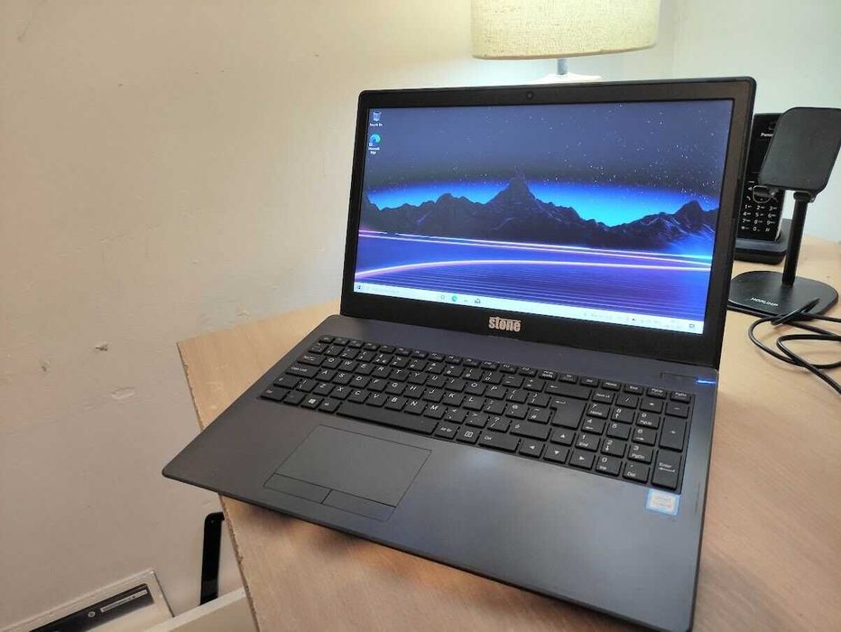 Лаптоп Stonebook P11C i5-7200U 8GB 256GB SSD 15.6" HD ГАРАНЦИЯ