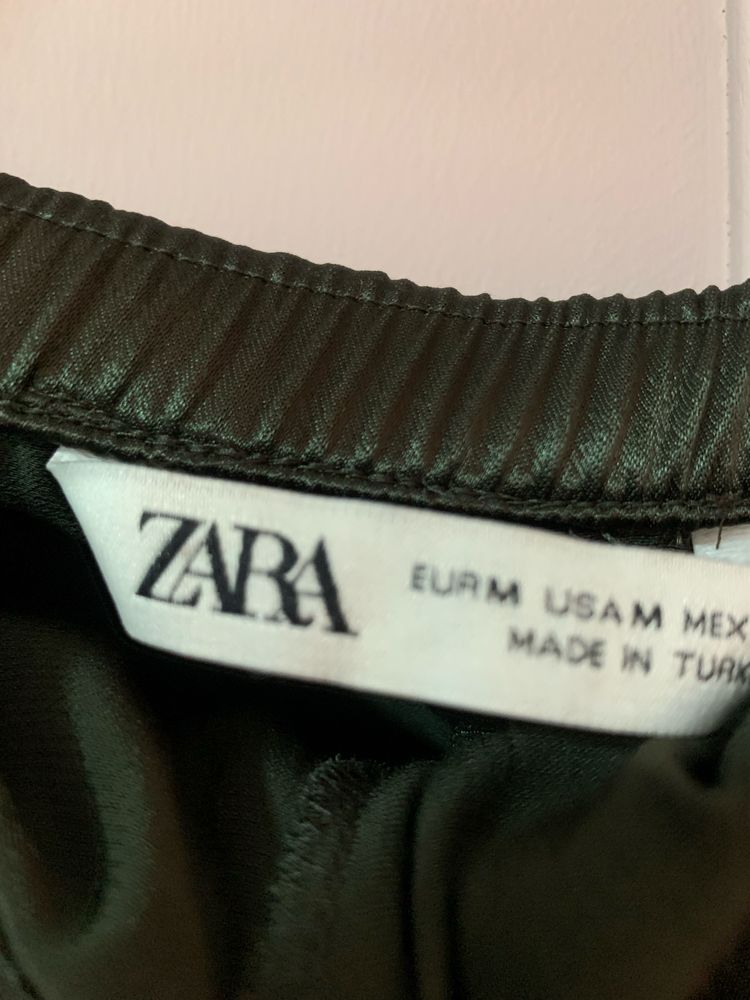 Zara юбка черная атласная