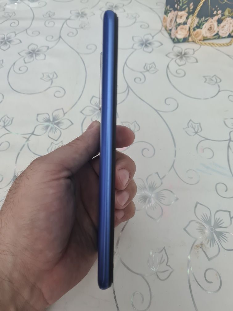 Vivo y31 почти новый.