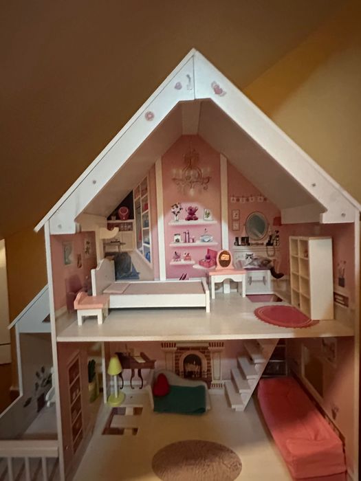 Casuta papusi din lemn