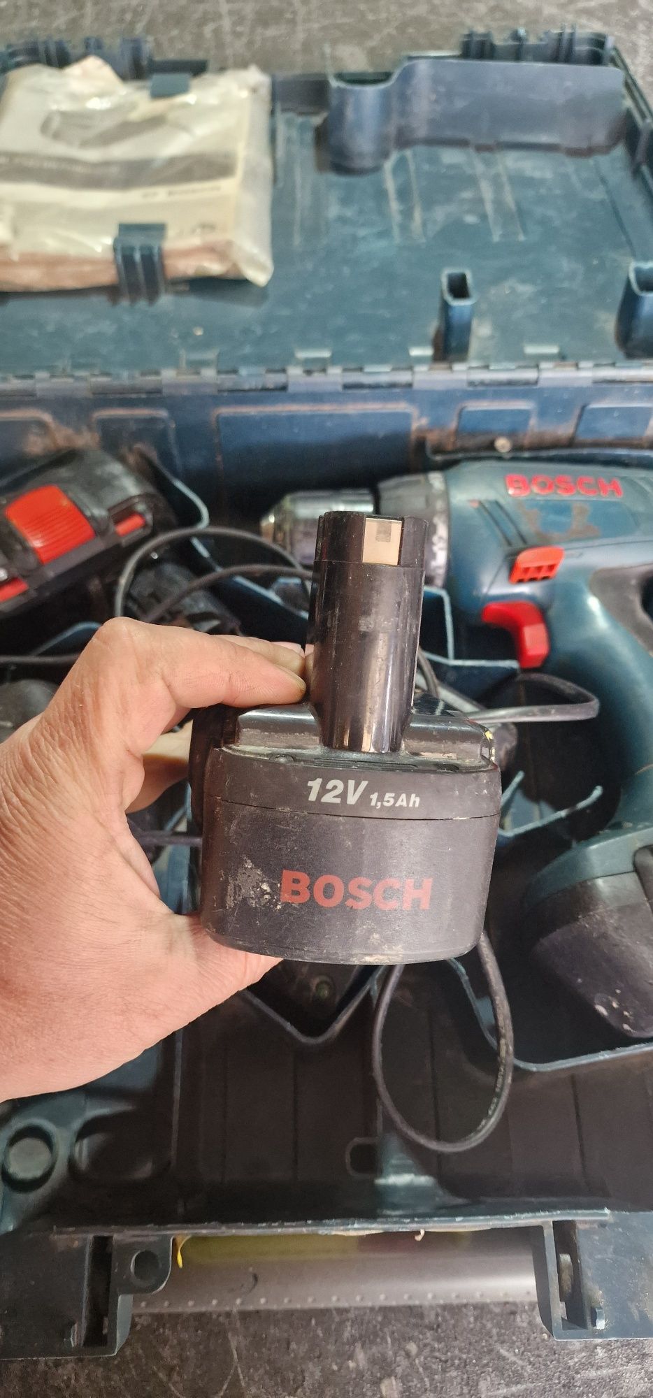 Masina de infiletat si gaurit Bosch 12v