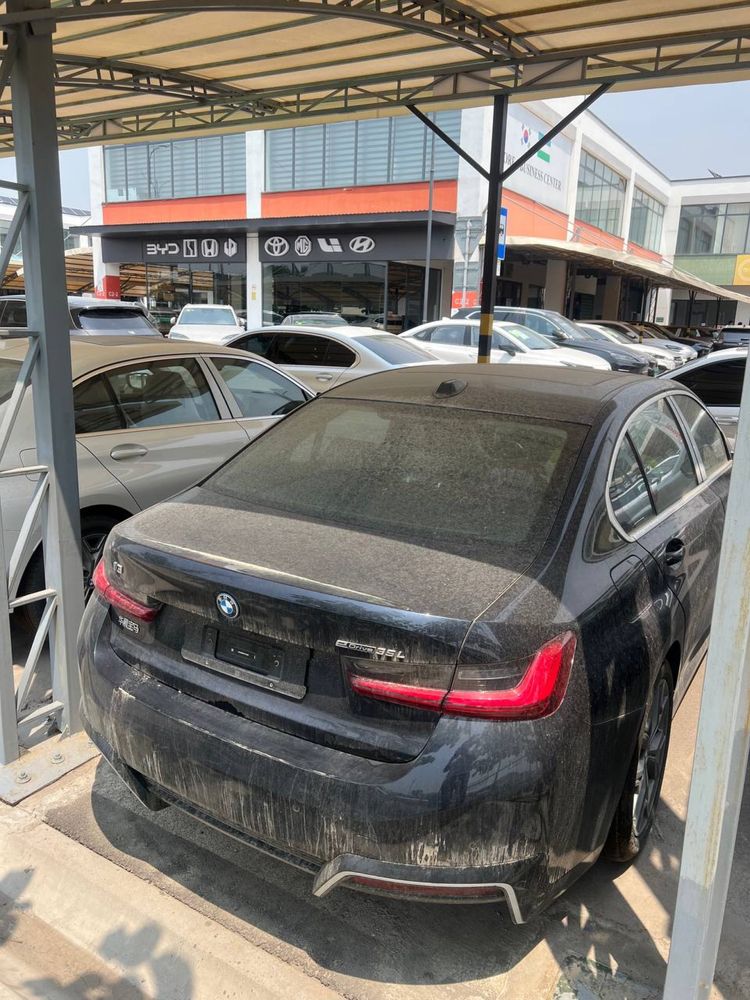BMW i3 35L 2025 yil Natarusga tayor