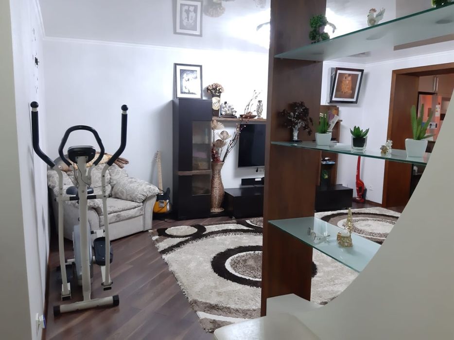 Сдаётся 2-комн., 1 этаж, в Центре (ул.Айтеке би)