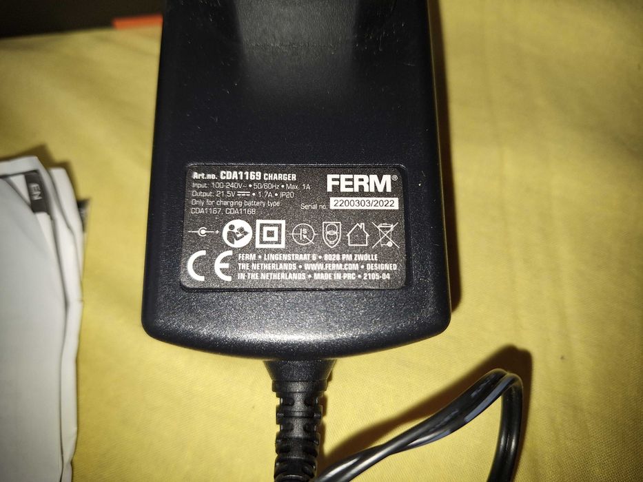 Incarcator  pentru acumulatori 20V,  2A  - 4A   model FERM CDA1169