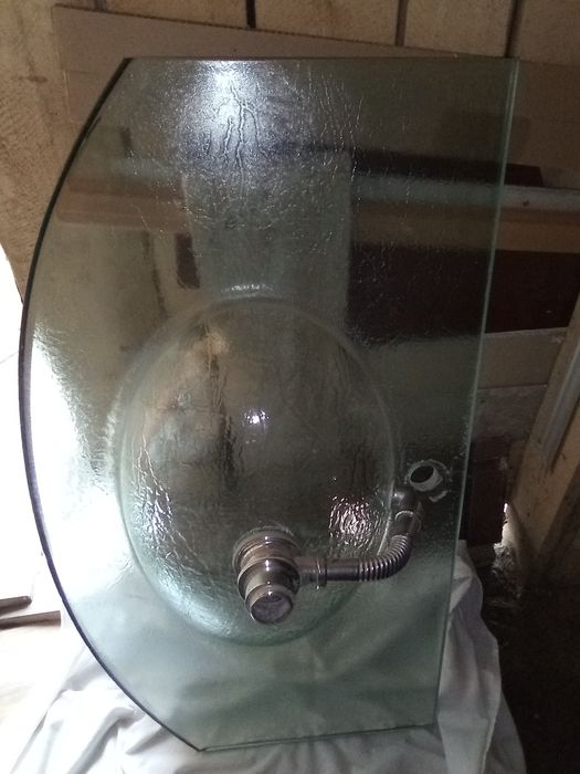 Chiuvetă modernă din sticlă securizată – elegantă și rezistentă